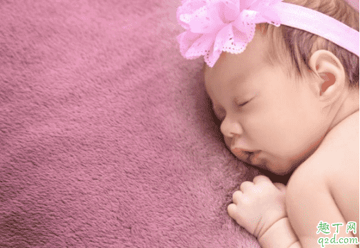 如何哄睡0-3個(gè)月的嬰兒 0-3個(gè)月的嬰兒不睡覺(jué)怎么辦2