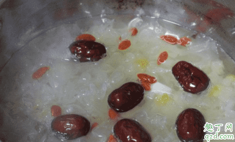 銀耳膠質(zhì)煮不出為啥 銀耳煮不出膠質(zhì)可以放淀粉嗎4