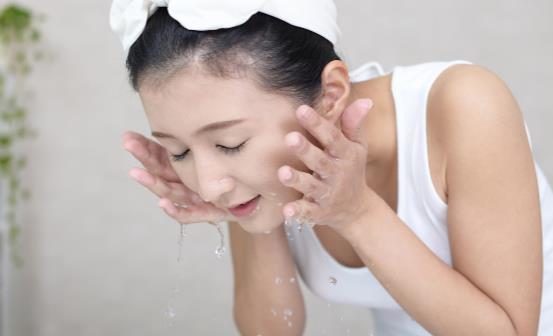女人到中年如何保養(yǎng)自己的皮膚 中年女人皮膚特別護理要點