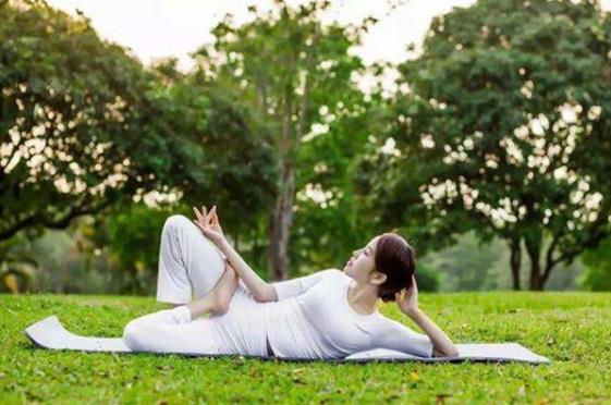 春天怎么捂最健康養生？愛美女人別過早換裝，春捂最佳穿衣原則
