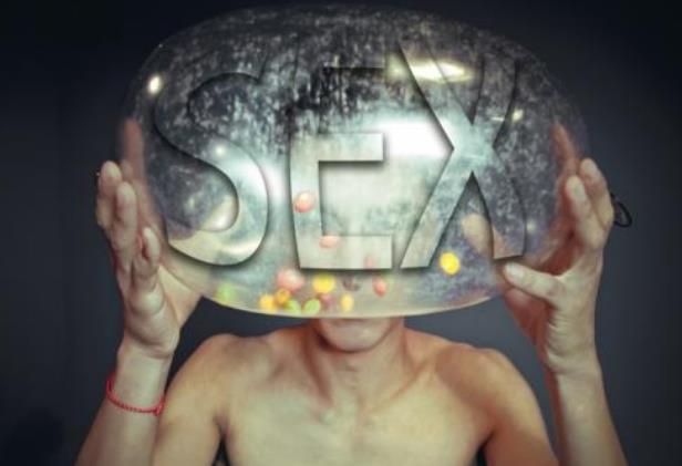 女人看A片下面會濕嗎？女人也愛看小黃片是正常的嗎？