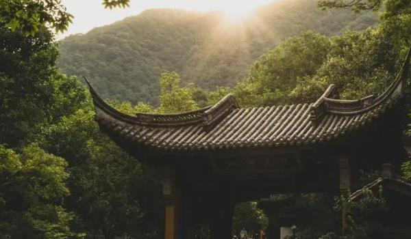 杭州站到靈隱寺怎么走(杭州火車站乘起點(diǎn)站公交7路或Y2路)