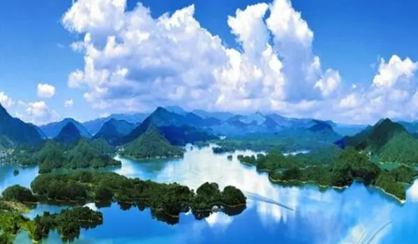 千島湖有哪些特點(千島湖碧波浩瀚，湖水清澈，水質良好)