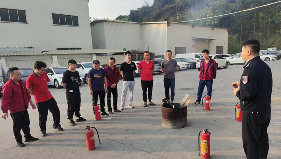 宏展封箱膠帶廠家開展消防實戰(zhàn)應(yīng)急演練，防患未然，保障安全生產(chǎn)